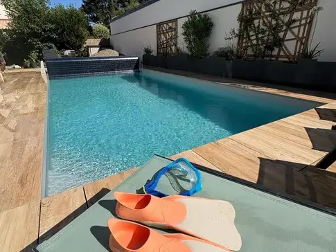 terrasse en bois de piscine à Saint-Michel-Chef-Chef - image 2